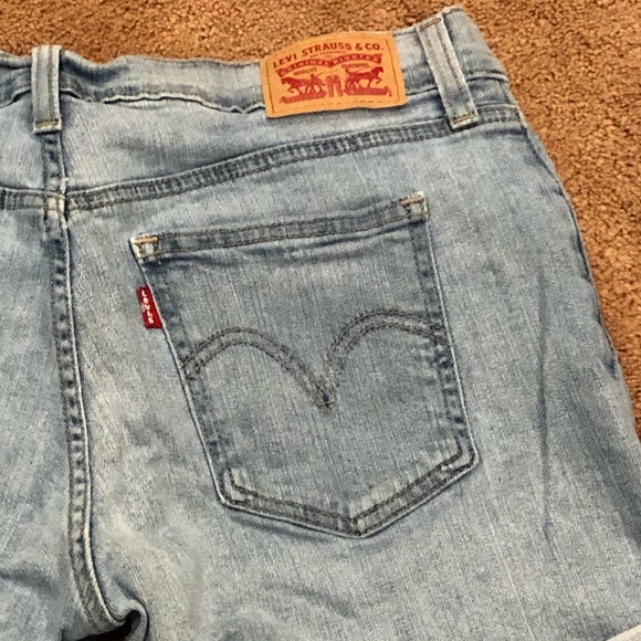 Levi’s Light Wash Distressed Denim Shorts - Picture 4 of 5
